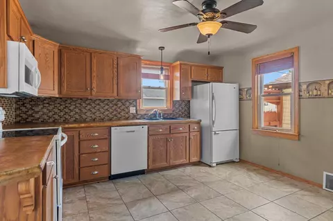 Kitchen - 1401 N Bennett St, Appleton, WI 54911 photo 2 of 2