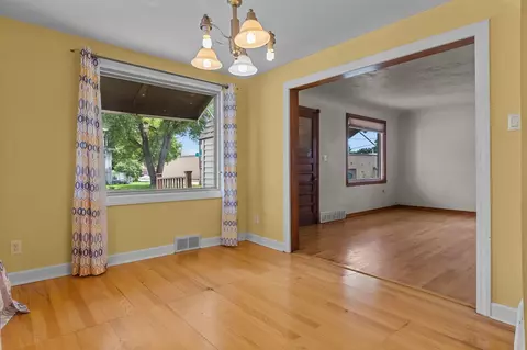 Living - 1401 N Bennett St, Appleton, WI 54911 photo 1 of 2
