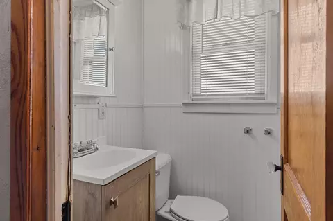 Bath - 1401 N Bennett St, Appleton, WI 54911 photo 2 of 2