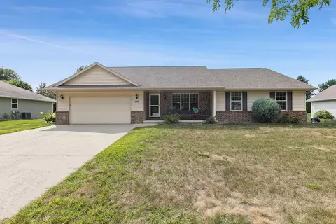 805 Canterbury Castle Ln, Green Bay, WI 54313