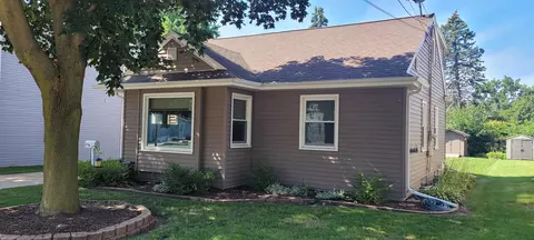 1633 Sheridan St, Oshkosh, WI 54901