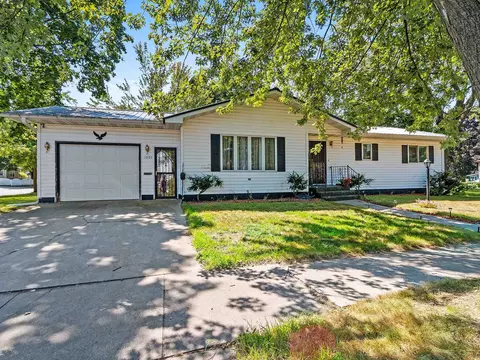 1905 Thomas St, Marinette, WI 54143