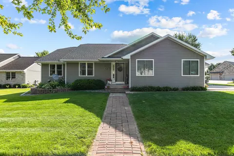 649 Roland St, Combined Locks, WI 54113