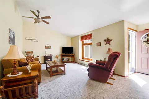 2342 N Cloudview Dr, Appleton, WI 54914 photo 2