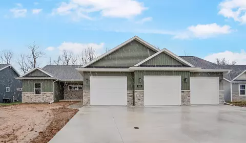2026 Louie Ln, Neenah, WI 54956