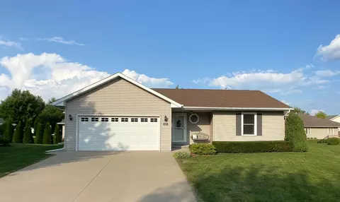1054 Bismarck Ave, Oshkosh, WI 54902