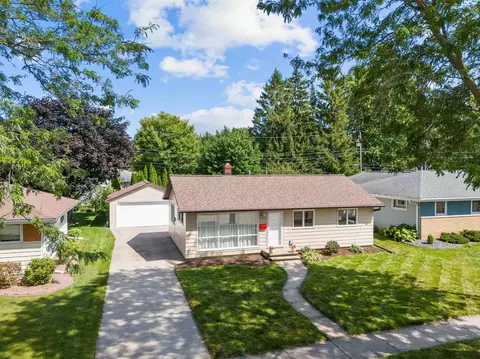 824 S Christine St, Appleton, WI 54915