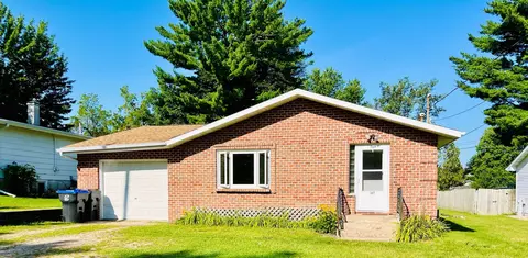 307 S Harlon St, Weyauwega, WI 54983