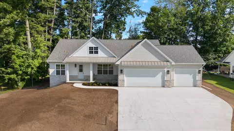 2128 N Gate Rd, Green Bay, WI 54313