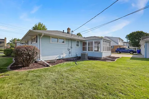 Exterior - 231 W Pershing St, Appleton, WI 54911 photo 4 of 6