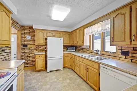 Kitchen - 231 W Pershing St, Appleton, WI 54911 photo 1 of 3