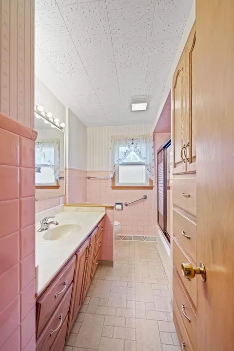 Bath - 231 W Pershing St, Appleton, WI 54911 photo 1 of 2