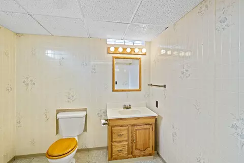 Bath - 231 W Pershing St, Appleton, WI 54911 photo 2 of 2