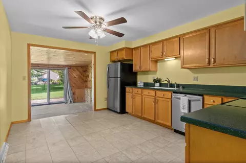 809 S Lee St, Appleton, WI 54915 photo 2