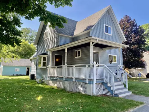 1359 Oakes St, Marinette, WI 54143