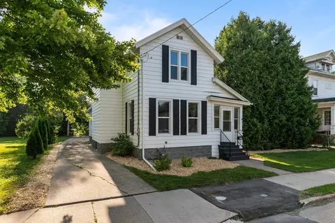 564 Bowen St, Oshkosh, WI 54901
