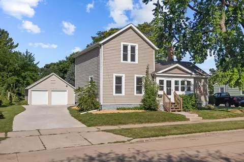 1653 Minnesota St, Oshkosh, WI 54902