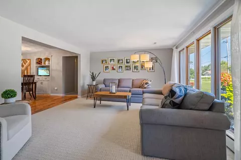 Living - 244 Clay St, Wrightstown, WI 54180 photo 4 of 7