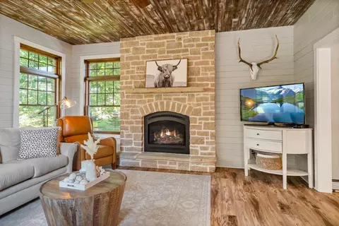 Living - 244 Clay St, Wrightstown, WI 54180 photo 2 of 7