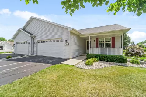 30 Southlake Ln, Fond Du Lac, WI 54935