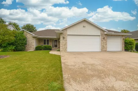 1429 Chesterfield Ct, Menasha, WI 54952