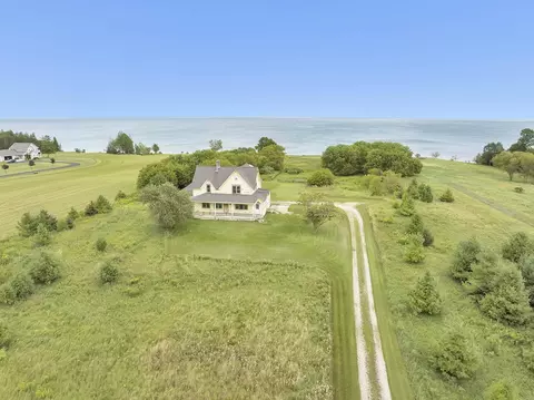 n2528 Lakeshore Road, Kewaunee, WI 54216