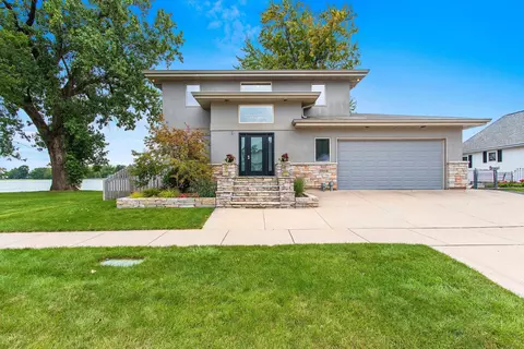 841 Broad St, Menasha, WI 54952