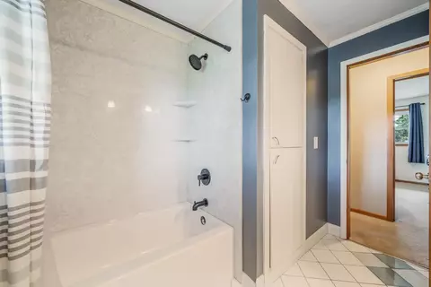 Bath - 1030 Edgewood Dr, Appleton, WI 54913 photo 2 of 2