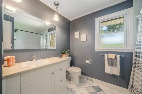 Bath - 1030 Edgewood Dr, Appleton, WI 54913 photo 1 of 2