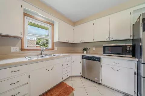Kitchen - 1030 Edgewood Dr, Appleton, WI 54913 photo 3 of 4