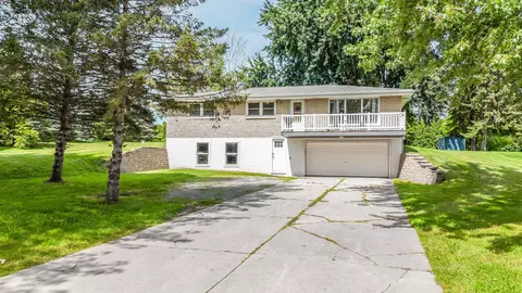 1030 Edgewood Dr, Appleton, WI 54913