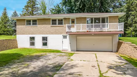 Exterior - 1030 Edgewood Dr, Appleton, WI 54913 photo 2 of 7