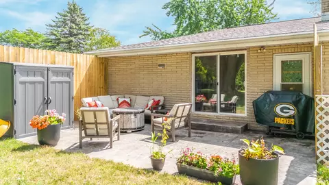 Exterior - 1030 Edgewood Dr, Appleton, WI 54913 photo 5 of 7