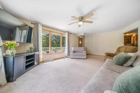 Living - 1030 Edgewood Dr, Appleton, WI 54913 photo 3 of 5