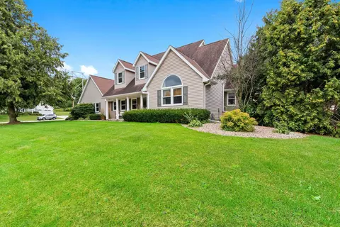 1739 Surrey Trl, Green Bay, WI 54313