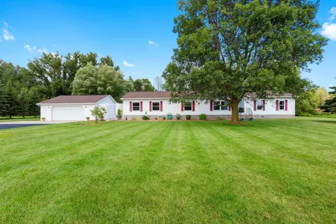 1102 Norfield Rd, Suamico, WI 54173