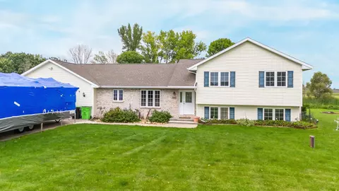 8885 Jacquis Rd, Winneconne, WI 54986