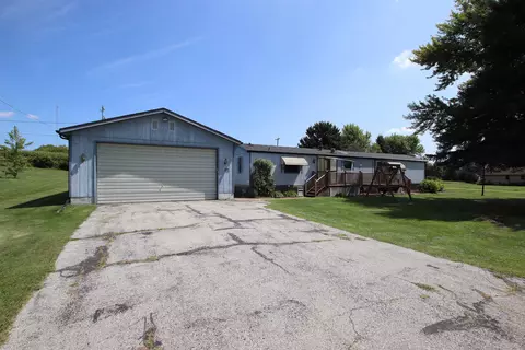 1749 Cedarview Dr, Saint Cloud, WI 53079