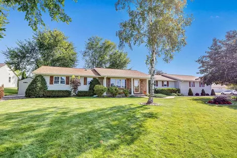 1915 Tunis Rd, Green Bay, WI 54311
