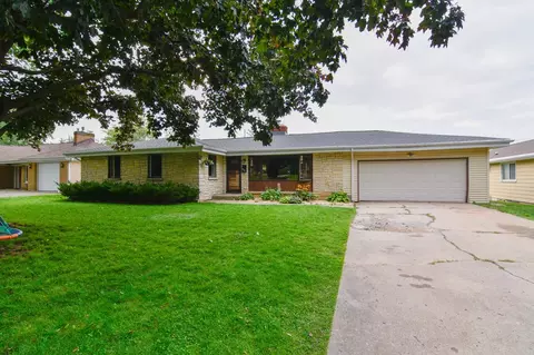 820 Ernst Dr, Green Bay, WI 54304