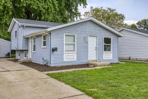 226 W Smith Ave, Oshkosh, WI 54901