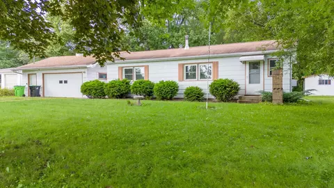2612 Fairview Rd, Neenah, WI 54956