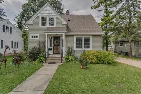 217 Linden Ct, Neenah, WI 54956