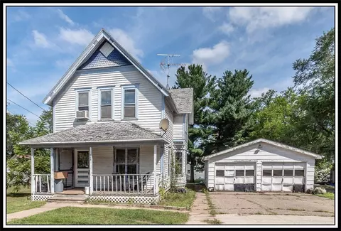 208 W Sumner St, Weyauwega, WI 54983