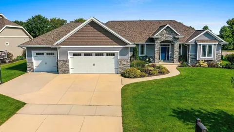 3359 Cottage Hill Dr, Green Bay, WI 54311