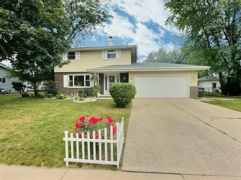 2430 Kingston Pl, Oshkosh, WI 54904