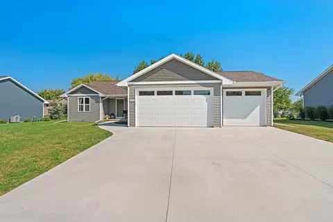 3355 Isaac Ln, Oshkosh, WI 54901