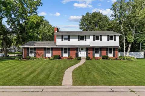 1081 Eden Dr, Neenah, WI 54956