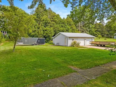 203 Stassen St, Algoma, WI 54201