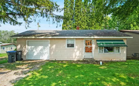 632 Division St, Winneconne, WI 54986